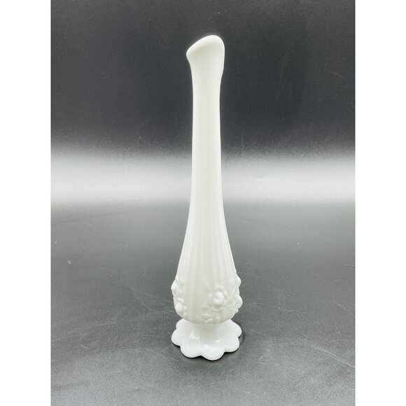 Fenton #9256 Cabbage Rose Swung White Milk Glass Bud Vase Footed Ribbed Vintage - Picture 4 of 8